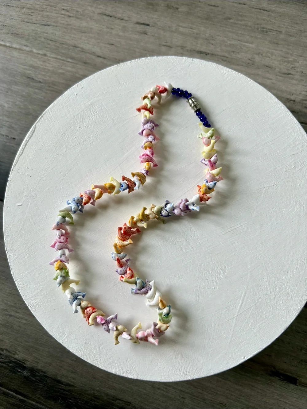 Vintage Y2K 2001 Children's Rainbow Fish Bead Screw-clasp Necklace